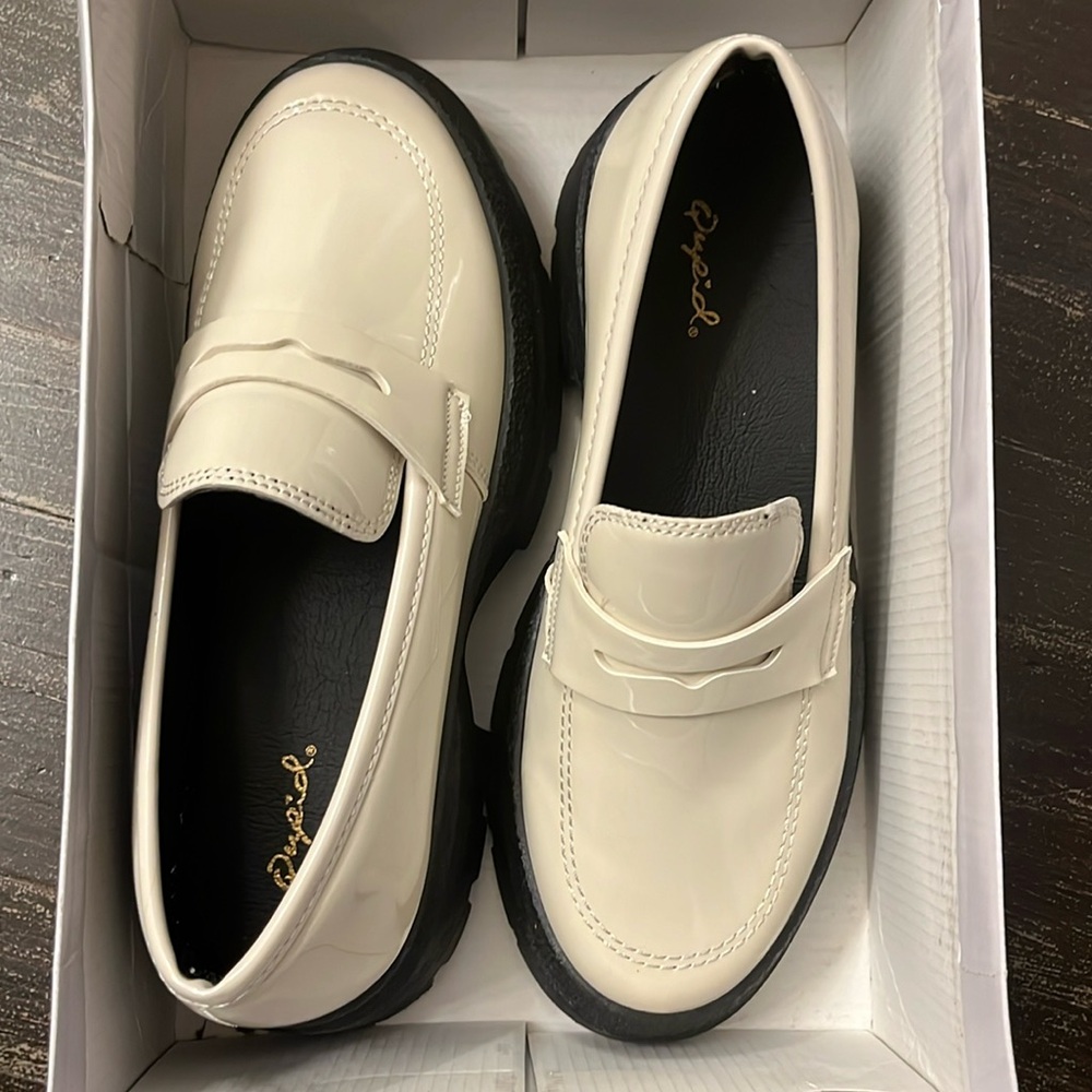 NWT Qupid Ivory Chunky Loafer